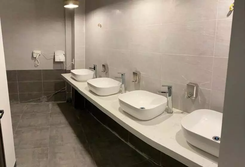 تختخواب و صبحانه Jasmine Hostel