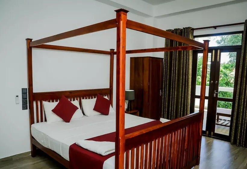 هتل King S Marine B&b Surf