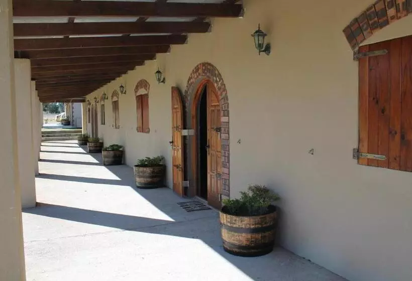 Aamiaismajoitus (B&B) 50 Shades Of Hay Guesthouse