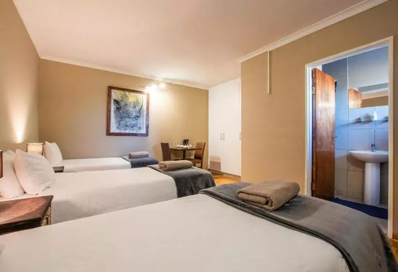 Aamiaismajoitus (B&B) 50 Shades Of Hay Guesthouse