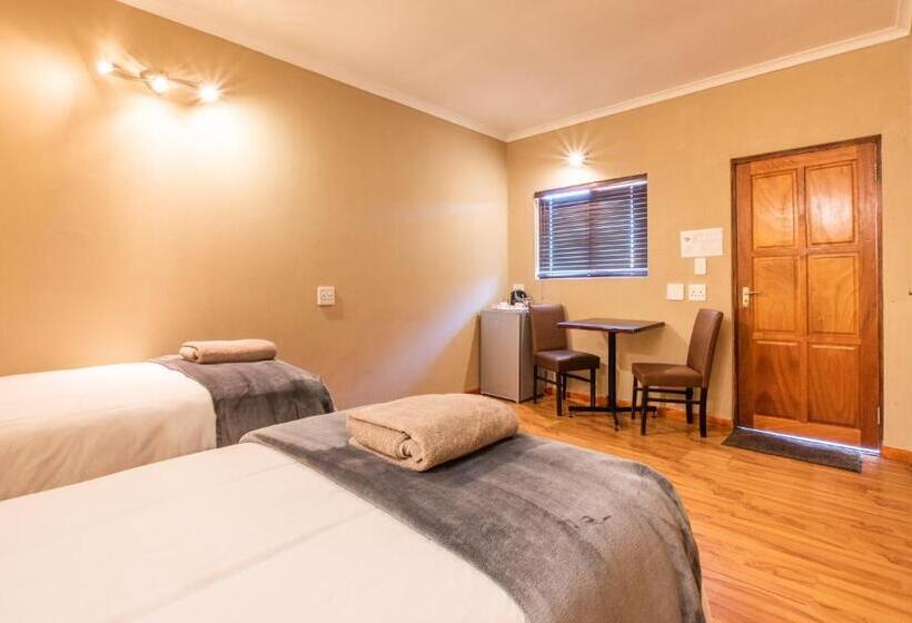 مبيت وإفطار 50 Shades Of Hay Guesthouse