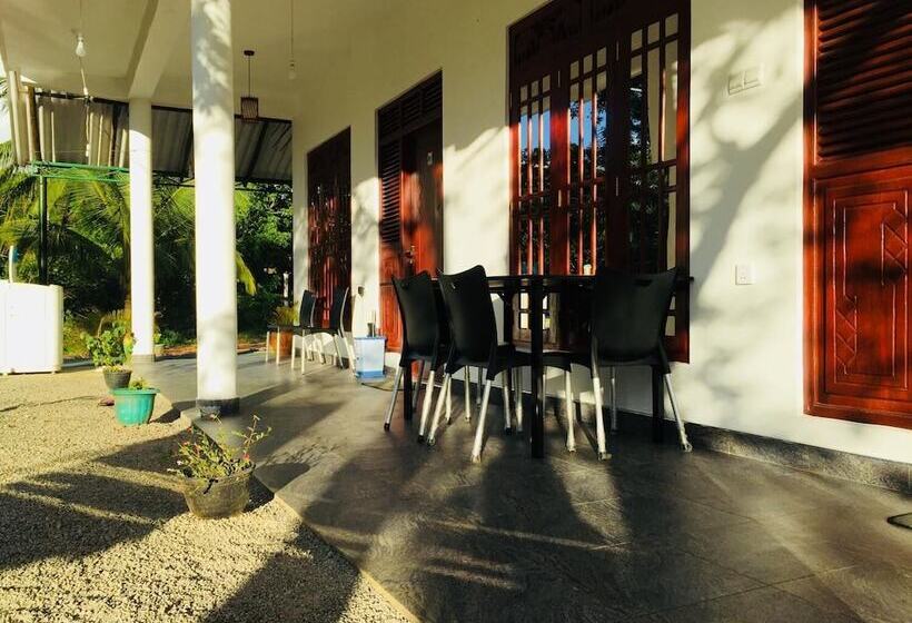 Bed and Breakfast Sigiri Corridor Home Stay