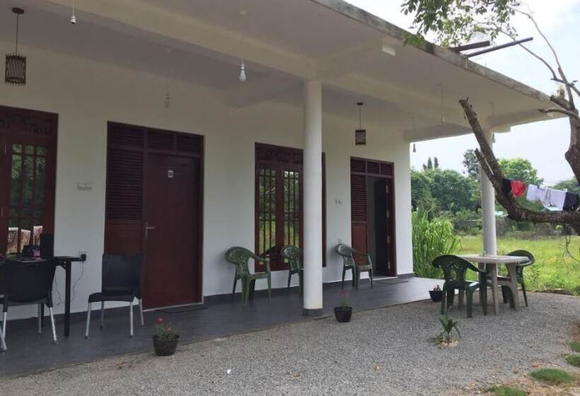 Bed and Breakfast Sigiri Corridor Home Stay