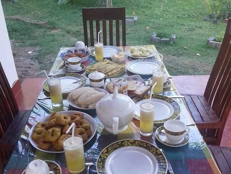 Bed and Breakfast Sigiri Corridor Home Stay