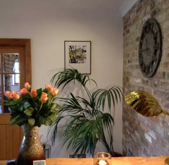 Aamiaismajoitus (B&B) The Stables At The Vale