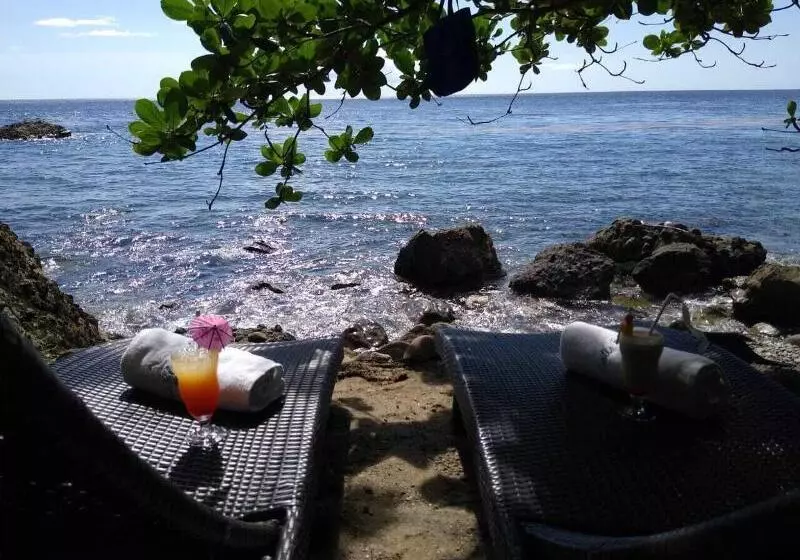 تختخواب و صبحانه Caille Blanc Villa &   Adults Only