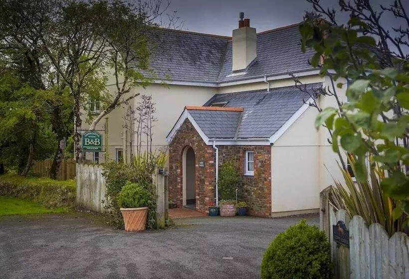 Copps Castle Bed & Breakfast