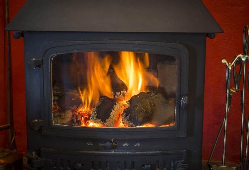 Copps Castle Bed & Breakfast