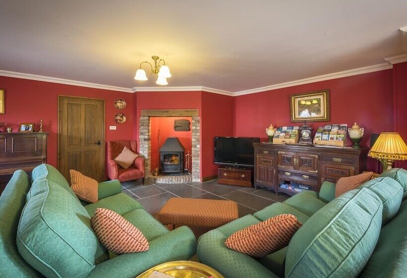 Copps Castle Bed & Breakfast