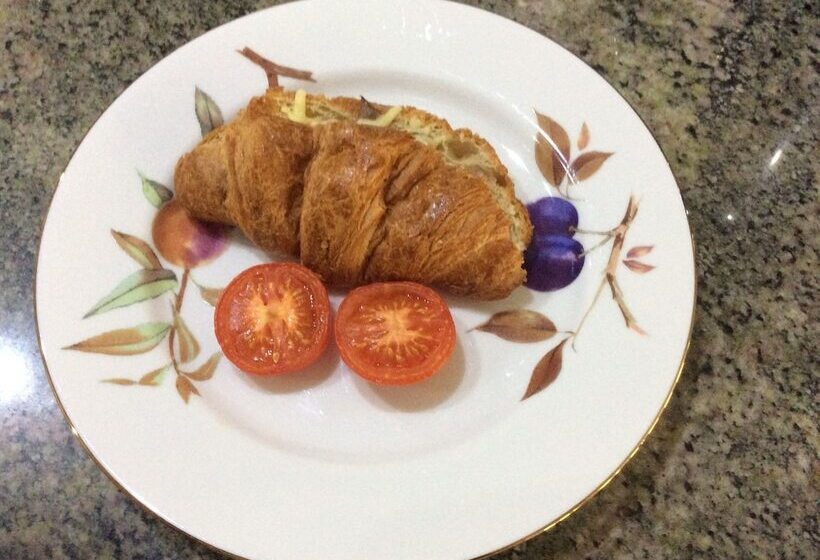 Copps Castle Bed & Breakfast