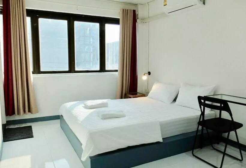 Diamond & Rust Hostel