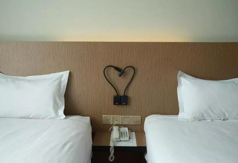 Roxy Hotel & Apartments