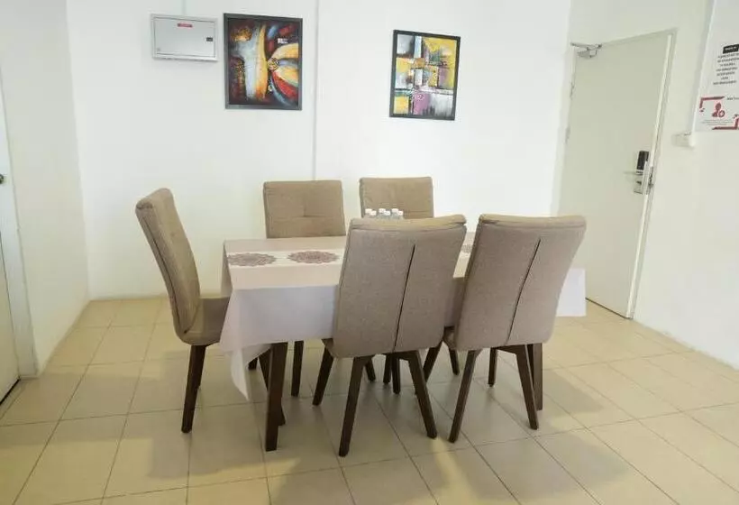 Roxy Hotel & Apartments