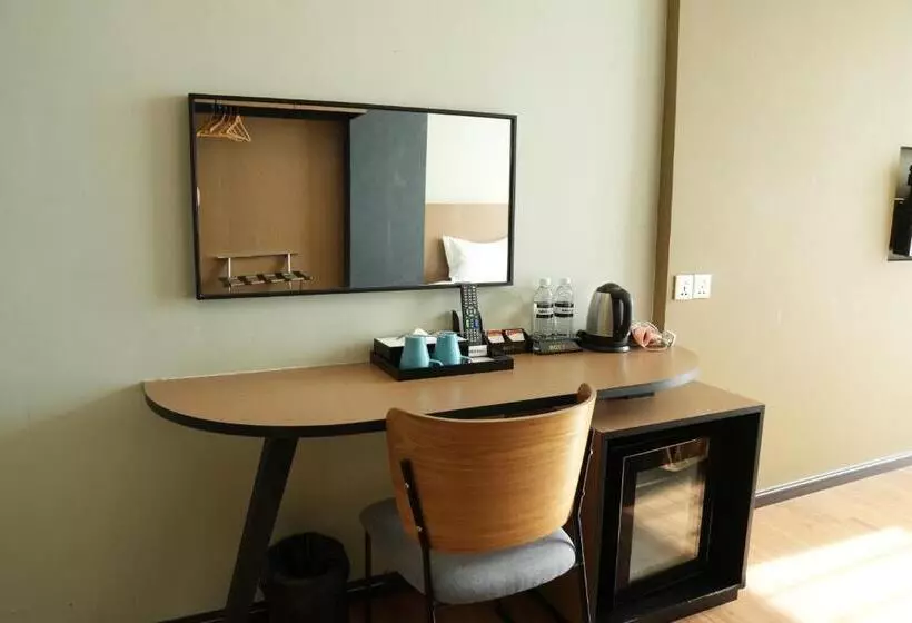 Roxy Hotel & Apartments