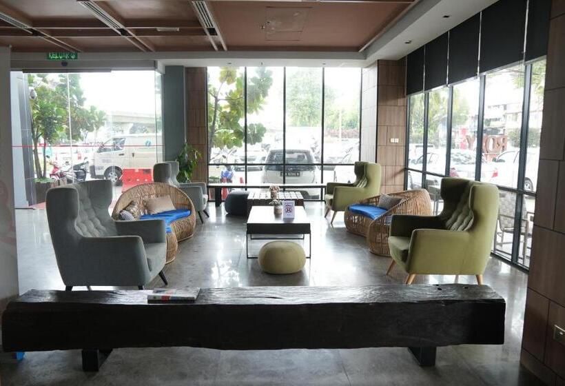 Roxy Hotel & Apartments