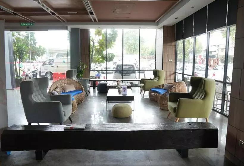 Roxy Hotel & Apartments