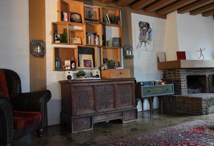 Mellow Mountain Hostel