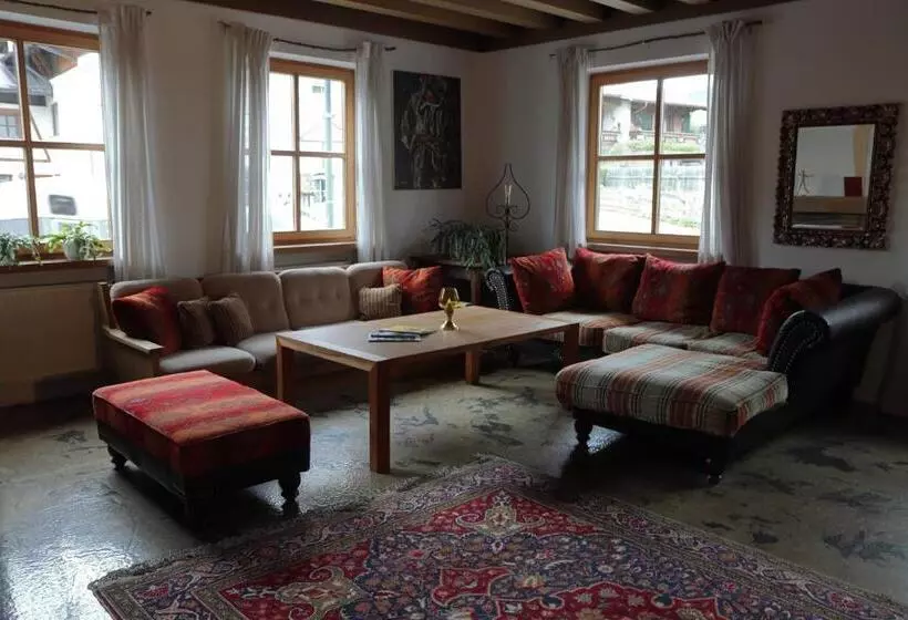 Mellow Mountain Hostel