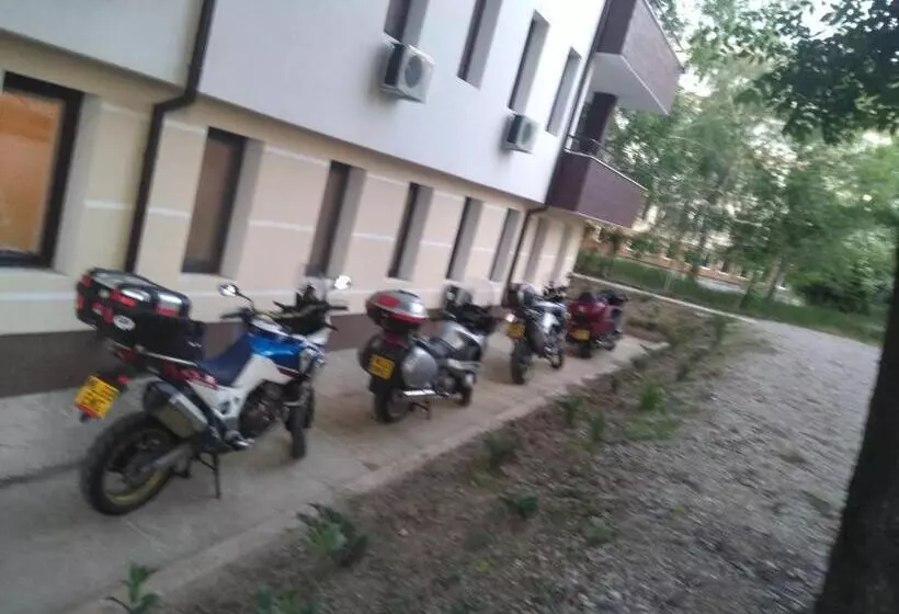 مُتل Complex Friends