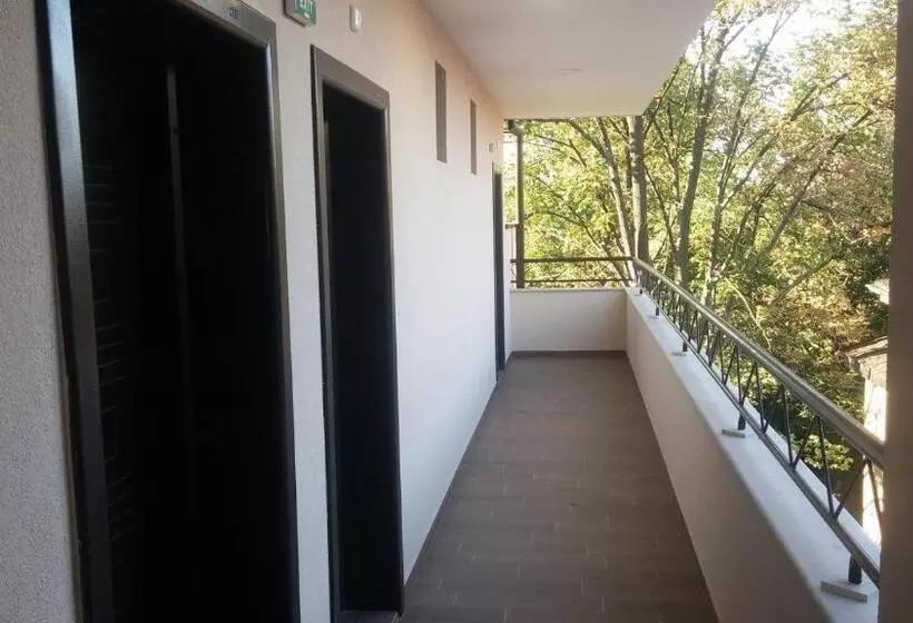 مُتل Complex Friends