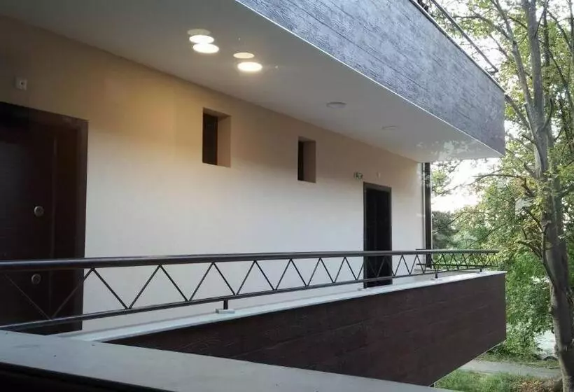 مُتل Complex Friends