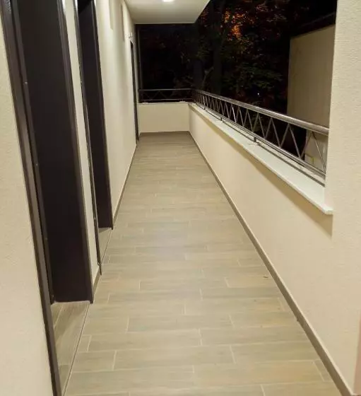 مُتل Complex Friends