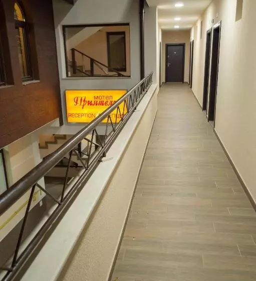 مُتل Complex Friends