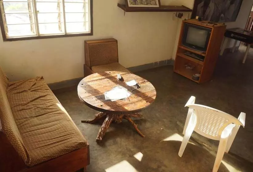 هاستل Masaka Backpackers, Tourists Cottage & Campsite