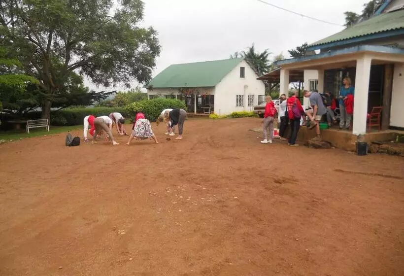 هاستل Masaka Backpackers, Tourists Cottage & Campsite