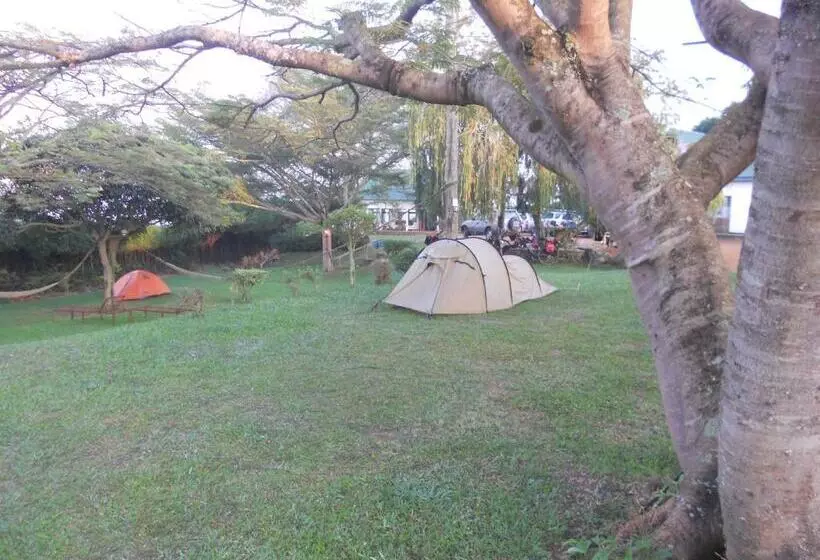 هاستل Masaka Backpackers, Tourists Cottage & Campsite