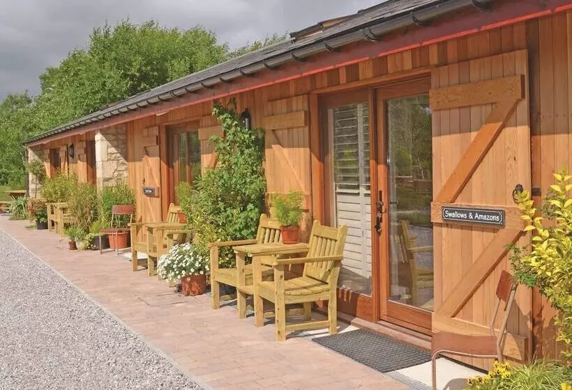 تختخواب و صبحانه Widbrook Barns