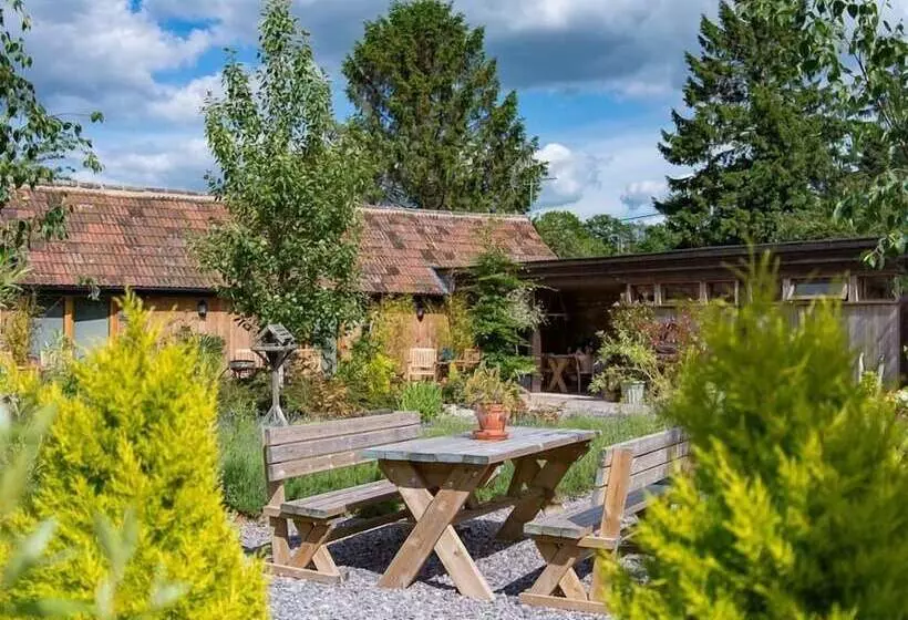 تختخواب و صبحانه Widbrook Barns