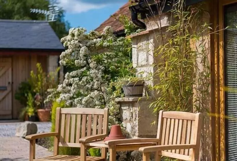 تختخواب و صبحانه Widbrook Barns