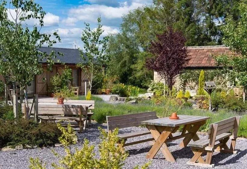 تختخواب و صبحانه Widbrook Barns