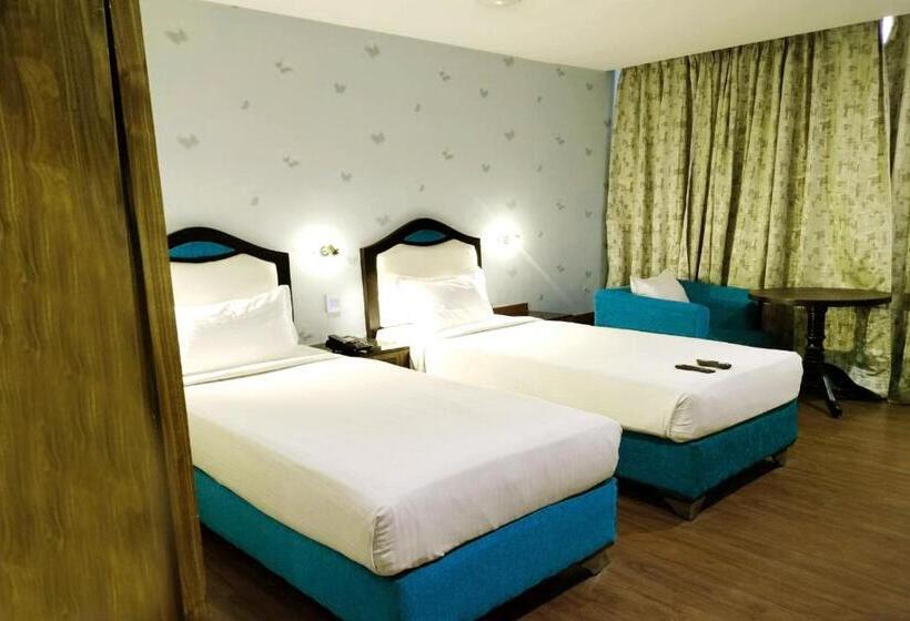 בית מלון כפרי White And Black