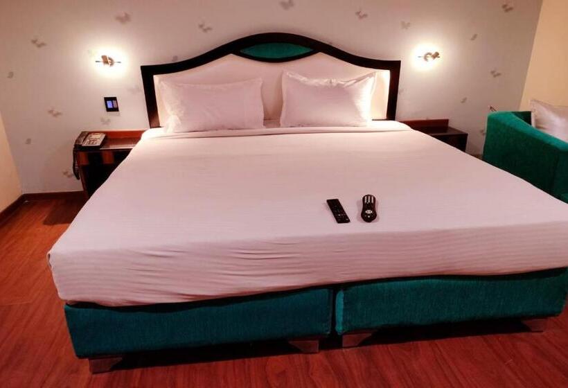 בית מלון כפרי White And Black