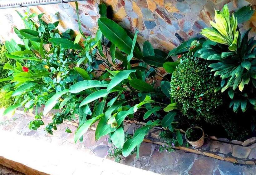 تختخواب و صبحانه Chez Fanny