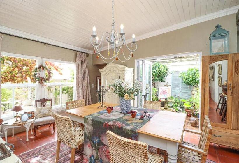 Bed and Breakfast Three Oaks