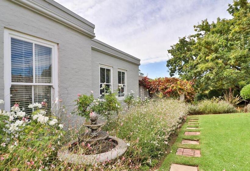 Bed and Breakfast Three Oaks