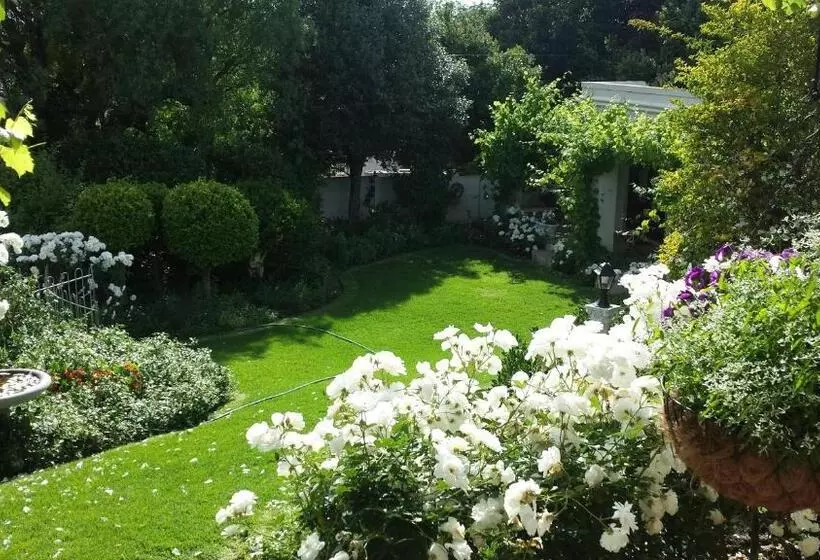 Aamiaismajoitus (B&B) Three Oaks