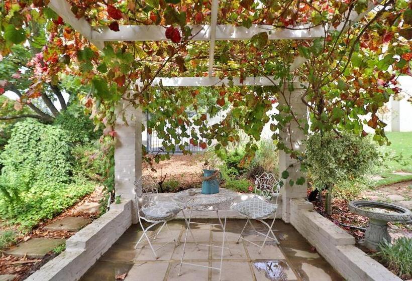 Bed and Breakfast Three Oaks