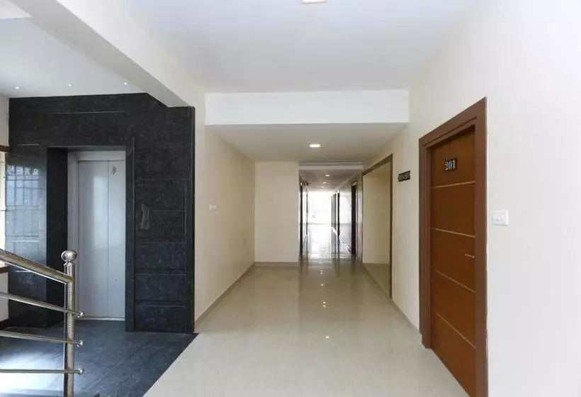 ホテル Oyo 5323 Kamadenu Residency