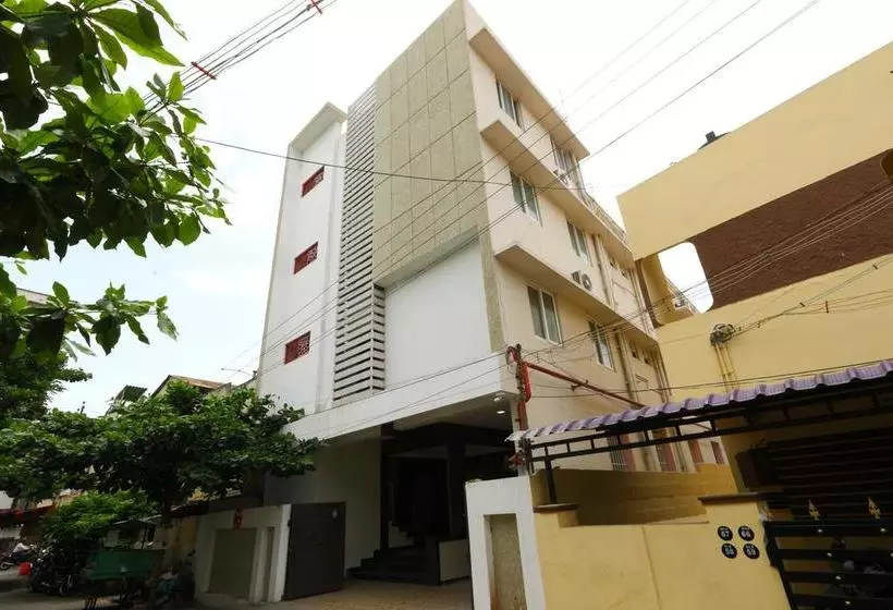 ホテル Oyo 5323 Kamadenu Residency
