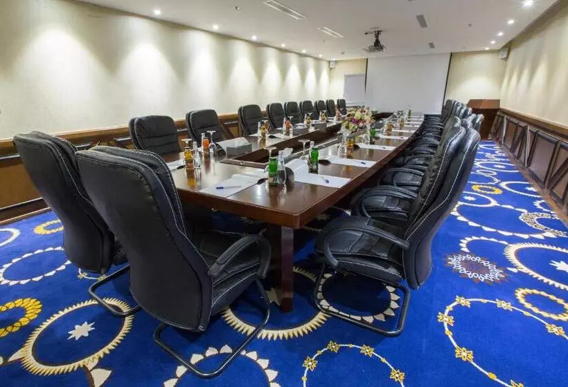 هتل Swiss In Tabuk