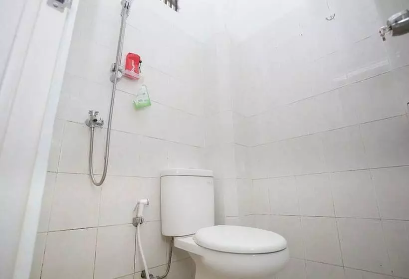 ベッドアンドブレックファースト Reddoorz Near Bundaran Kecil Palangkaraya