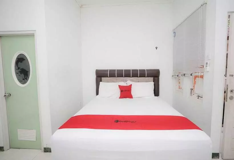 ベッドアンドブレックファースト Reddoorz Near Bundaran Kecil Palangkaraya