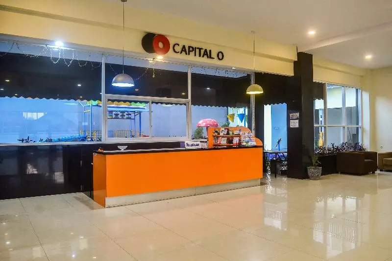 ホテル Capital O 1246  Grand Pacific