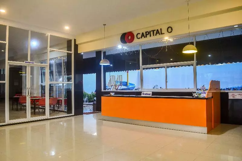 ホテル Capital O 1246  Grand Pacific