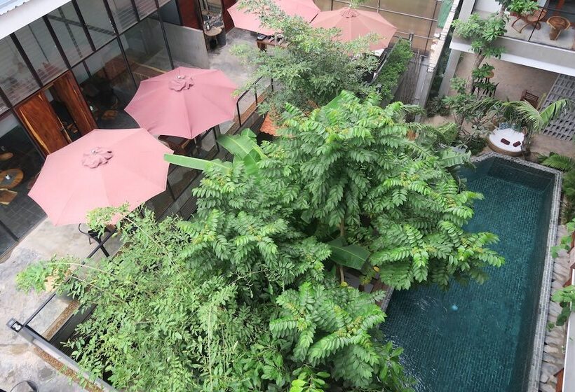 هتل Sarina Boutique