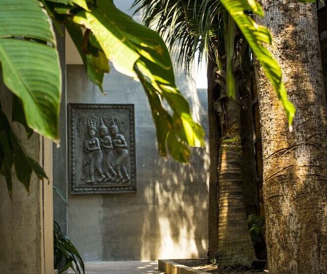 هتل Sarina Boutique